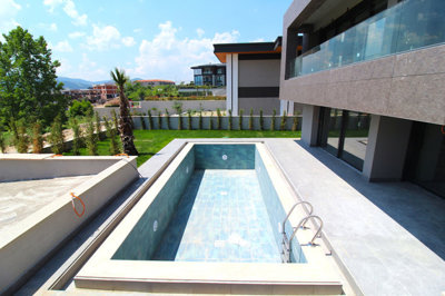 Exterior 3