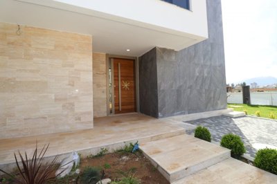Exterior 4