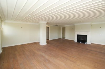 Interior 8