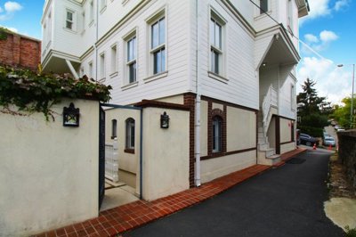 Exterior 4