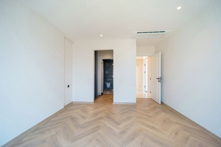 Image No.18-4 Bed Apartment for sale