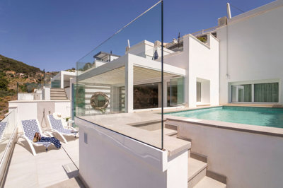 Exterior 4
