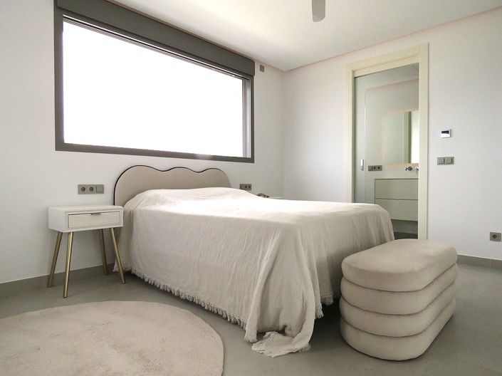 Image No.83-4 Bed House/Villa for sale