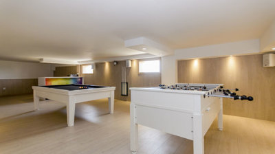 Interior 7
