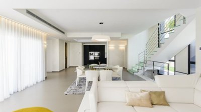Interior 4