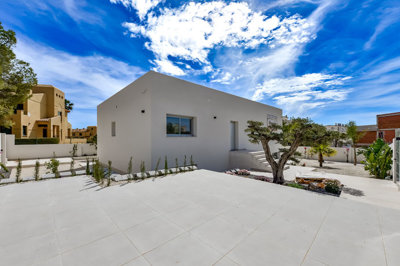 Exterior 4