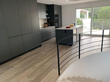 Interior 7