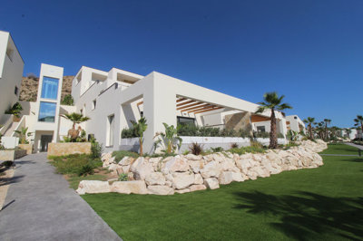 Exterior 3