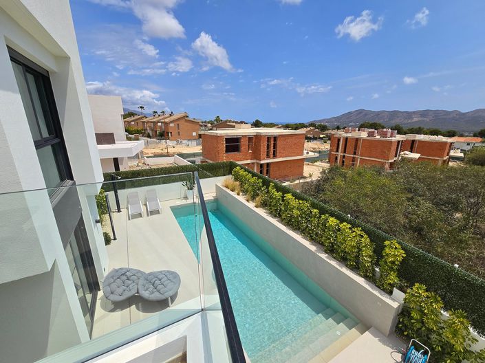 Image No.10-4 Bed House/Villa for sale