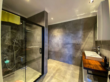 Interior 3