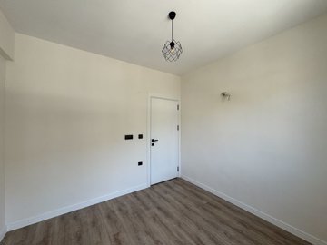 Interior 8