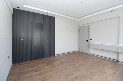 Interior 8