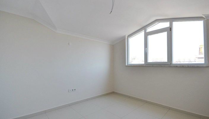 Image No.20-4 Bed Apartment for sale