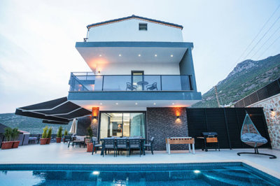 Exterior 3