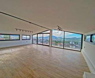 Interior 5