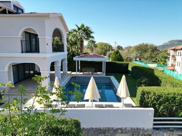 Exterior 11
