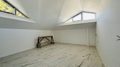 Interior 5