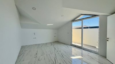 Interior 7