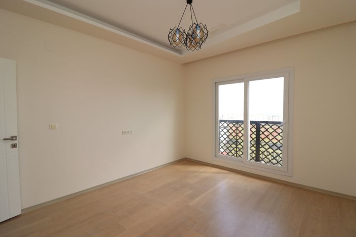 Image No.11-4 Bed Apartment for sale