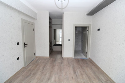 Interior 6