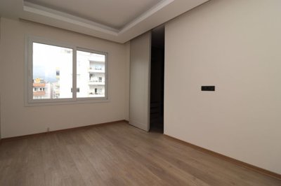 Interior 6