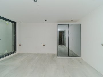 Interior 8