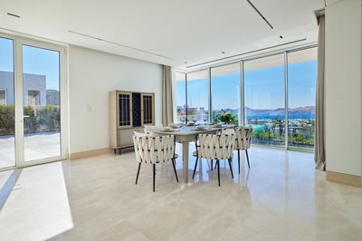 Interior 2