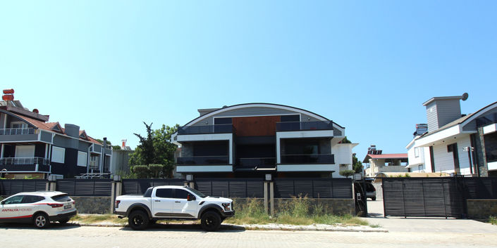 Image No.2-4 Bed House/Villa for sale