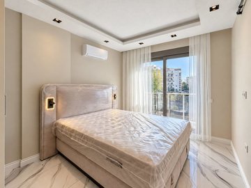 Interior 6