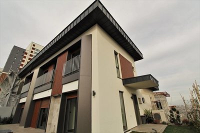 Exterior 4