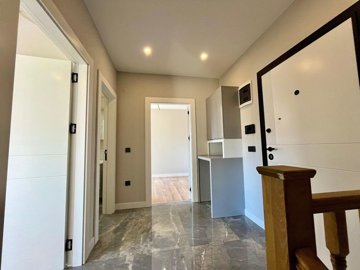 Interior 5