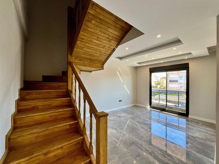 Image No.10-3 Bed Apartment for sale