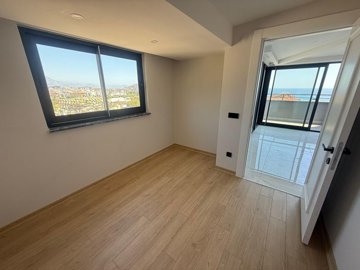 Interior 6
