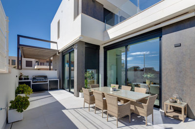Exterior 3