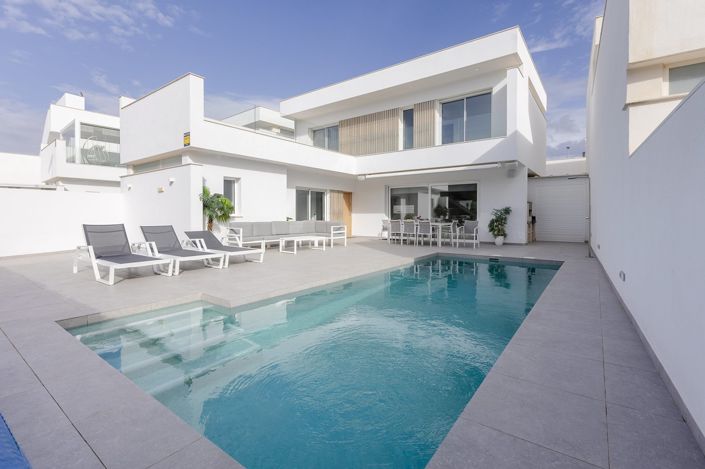Image No.1-3 Bed House/Villa for sale