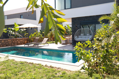 Exterior 5
