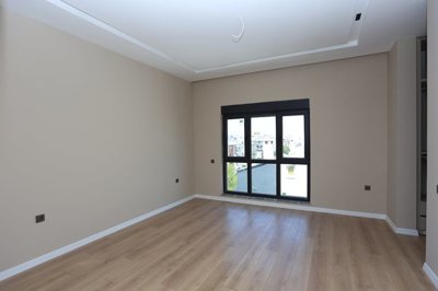 Interior 6