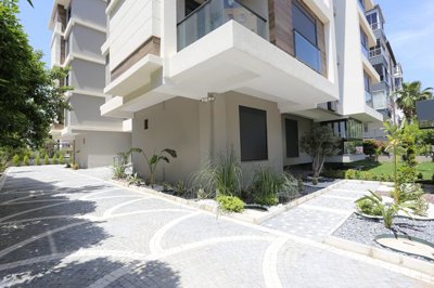 Exterior 4