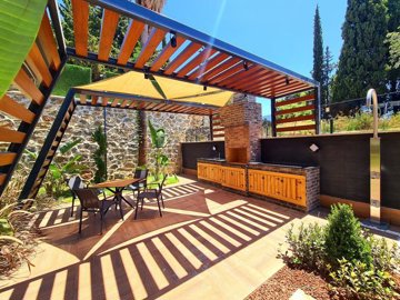 Exterior 8