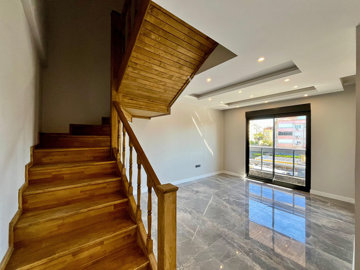 Interior 4