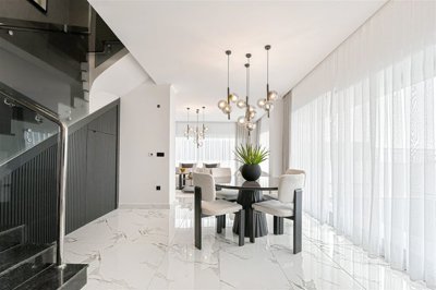 Interior 5