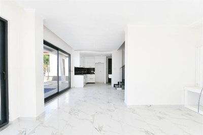 Interior 4