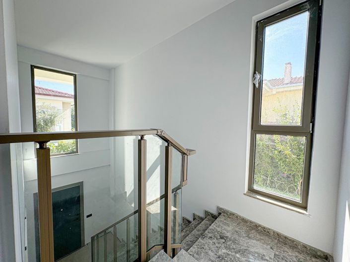 Image No.10-3 Bed Apartment for sale