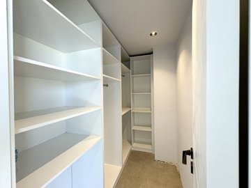 Interior 11