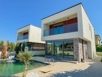 Exterior 3