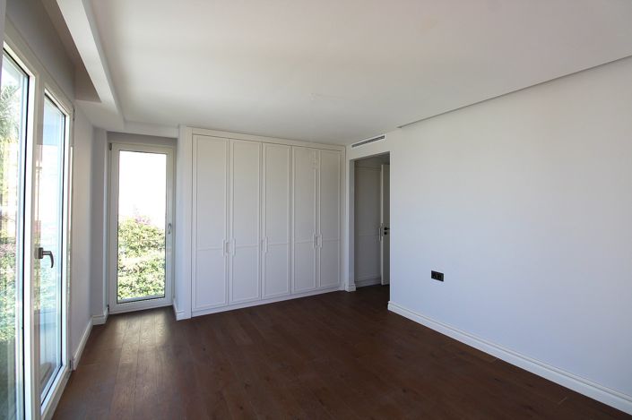 Image No.24-3 Bed Apartment for sale