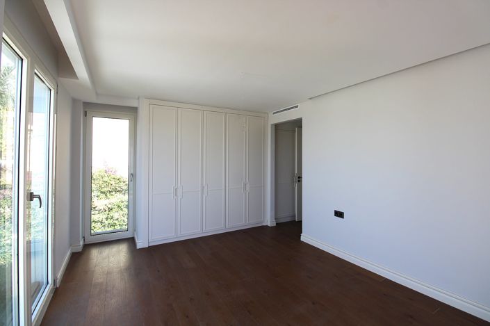 Image No.24-3 Bed Apartment for sale