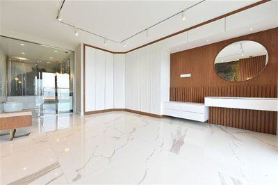 Interior 7