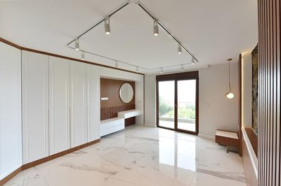 Interior 6