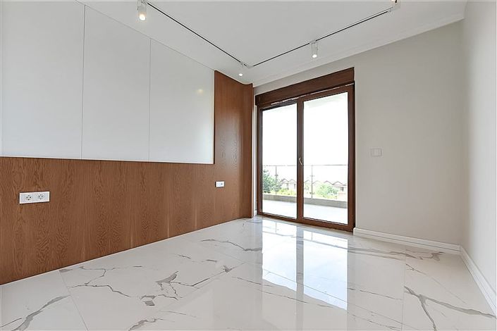 Image No.16-4 Bed Apartment for sale